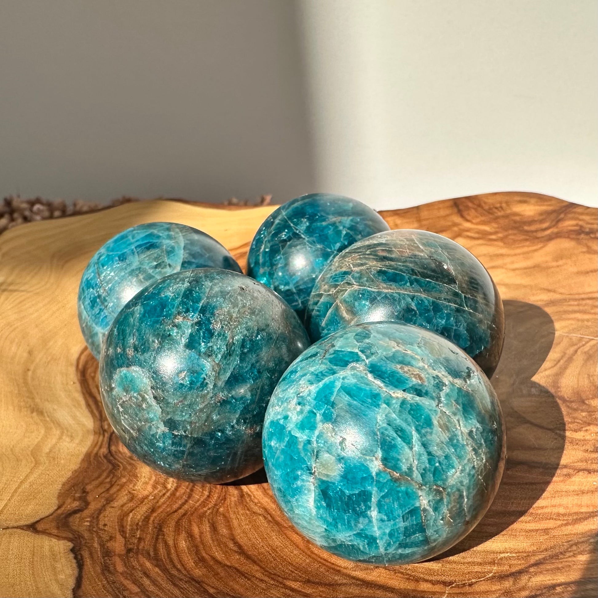 Blaue Apatit Kugel (Mini)