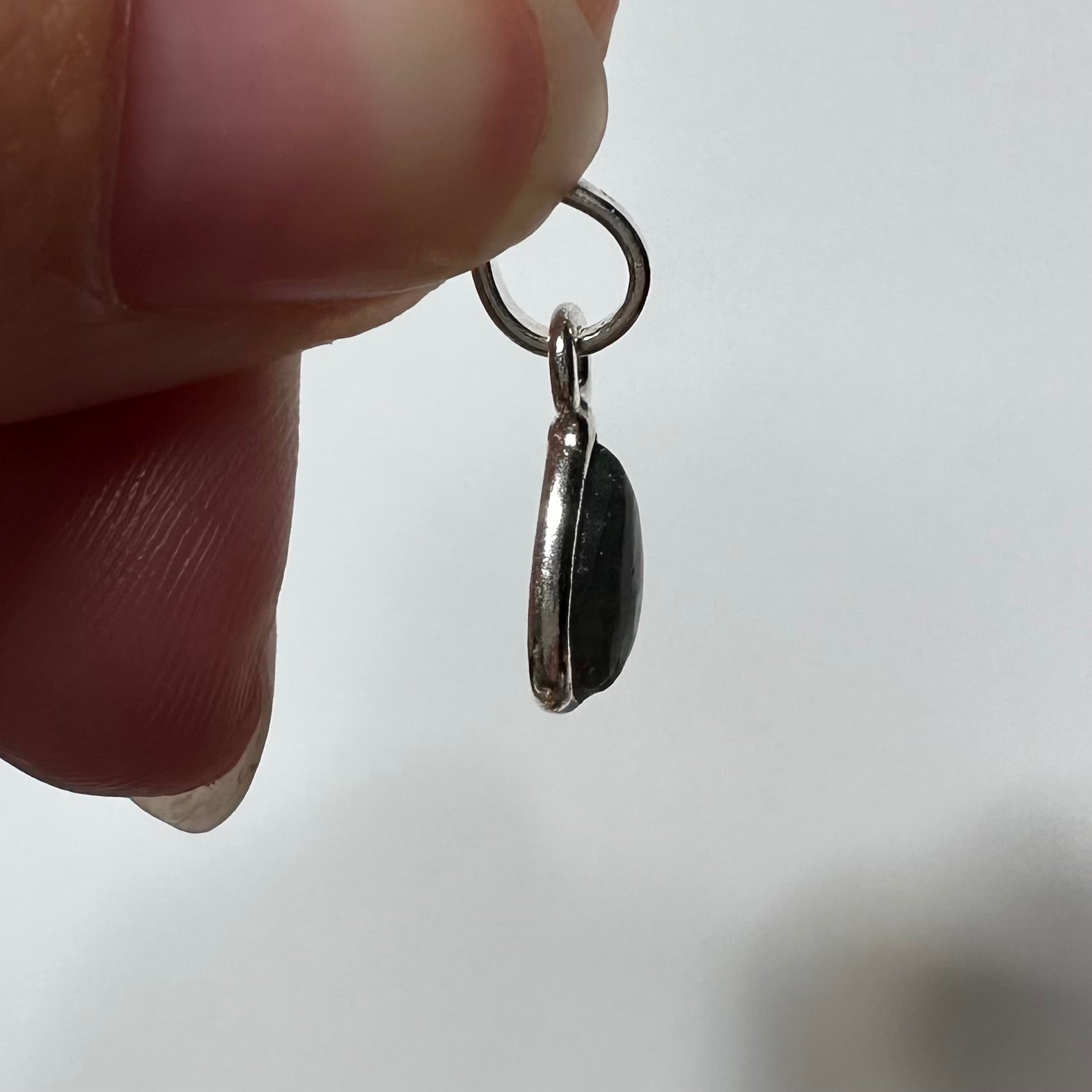 Labradorit Tropfenanhänger aus 925er Silber