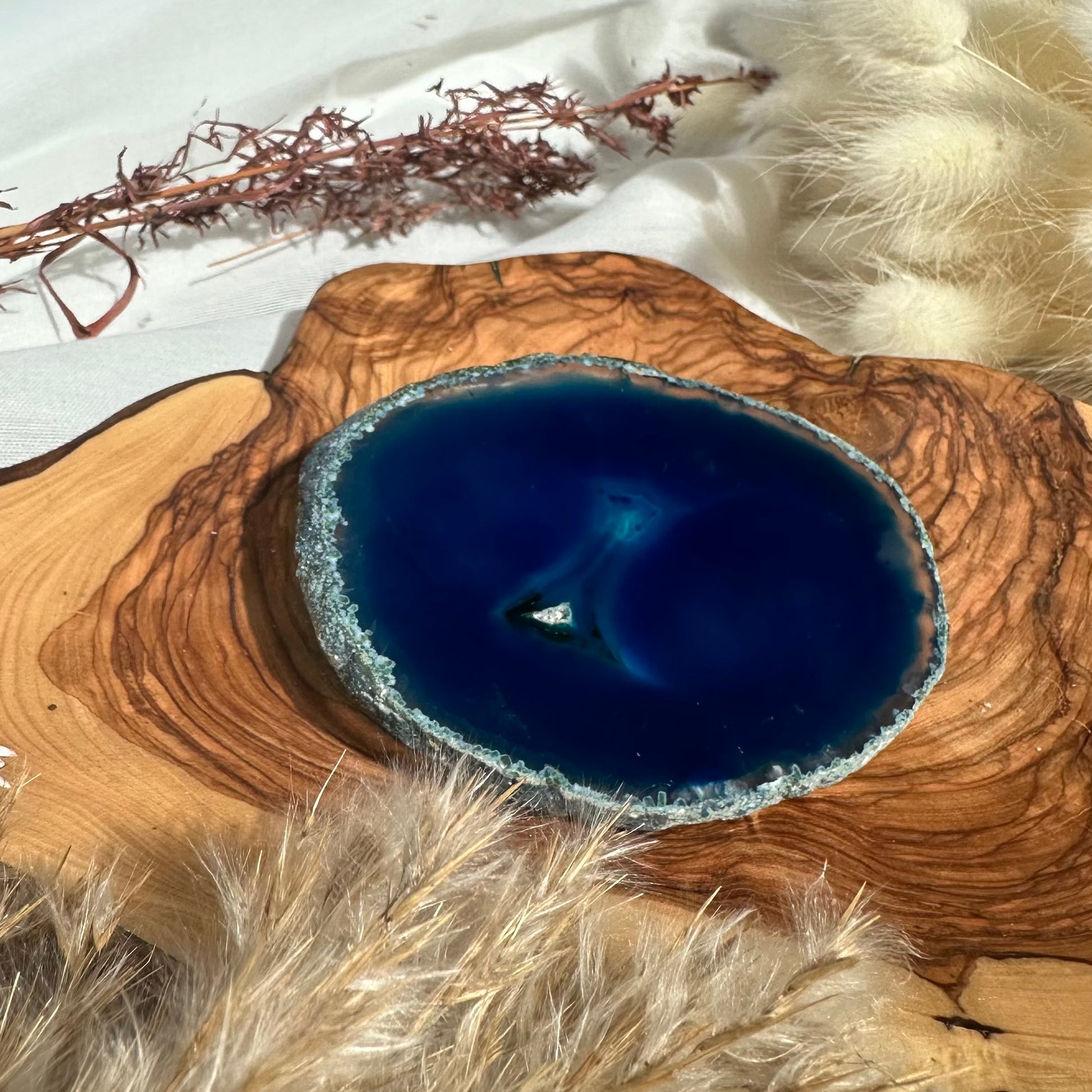 Platte aus Blau gefärbtem Achat