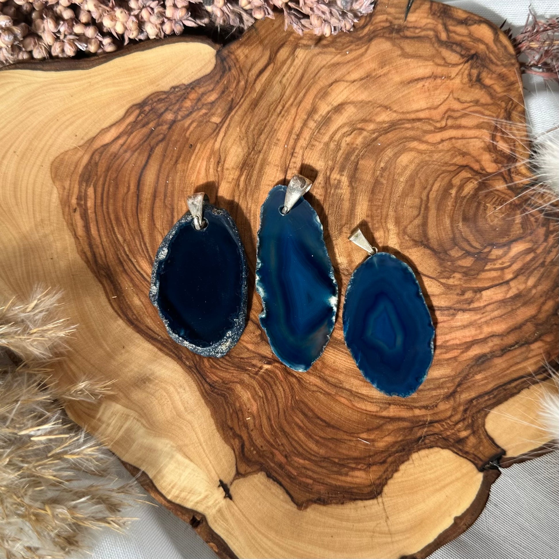 Blau gefärbter Achat Anhänger